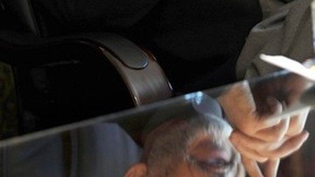 کرزی باید استعفا بدهد