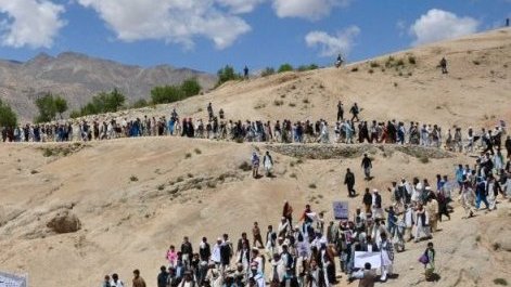 تظاهرات مردم ولایت دایکندی در اعتراض به کشتار هزاره ها در پاکستان 