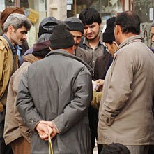 فروش مواد غذایی و استفاده از امکانات حمل و نقل برای پناهجویان افغانستانی در استان فارس ممنوع شد
