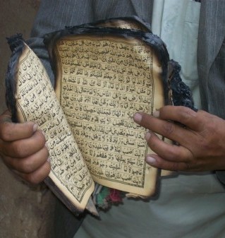به آتش کشیده شدن صد ها جلد قرآن توسط کوچی ها در منطقه ی کجاب بهسود