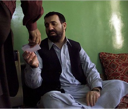 احمد ولی کرزی را که به دادگاه بکشاند؟