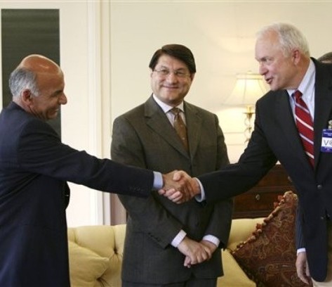 ما نوکر آمريکا هستیم، مراتب ارادت و خدمت بی دریغ ما را بپذیرید!