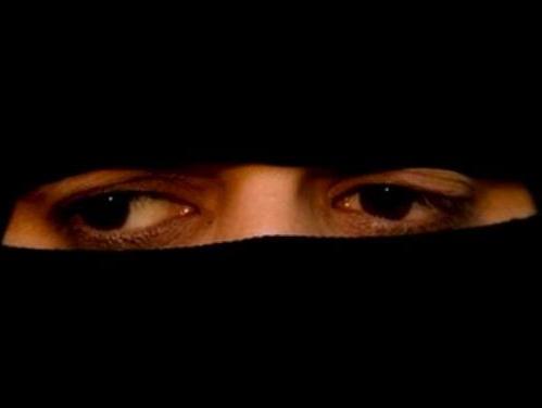 زنانی كه به كودكان شير خشونت طلبی می دهند!