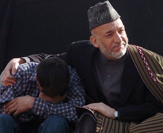 لبان خندان و چشمان گريان